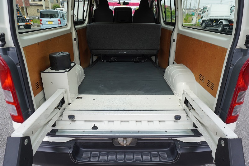 ハイエース　ロング　ＤＸ　５ドア　ガソリン車　３～６人乗り　トヨタ車体製パワーゲート　小窓　ワンオーナー！低走行！ＡＴ車！！15