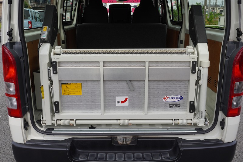 ハイエース　ロング　ＤＸ　５ドア　ガソリン車　３～６人乗り　トヨタ車体製パワーゲート　小窓　ワンオーナー！低走行！ＡＴ車！！23