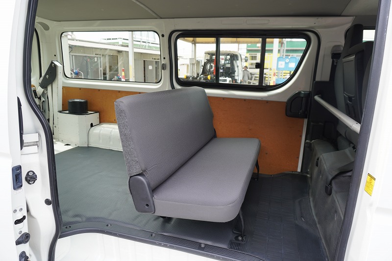 ハイエース　ロング　ＤＸ　５ドア　ガソリン車　３～６人乗り　トヨタ車体製パワーゲート　小窓　ワンオーナー！低走行！ＡＴ車！！26