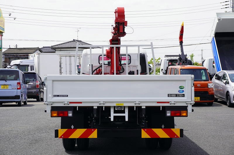 （未使用）　キャンター　「ワイド超ロング」　５段クレーン　積載３２００ｋｇ　古河ユニック製　ラジコン　フックイン　２．９３ｔ吊　角足　差し違いアウトリガー　坂道発進補助　セイコーラック　ＬＥＤヘッドライト＆ＬＥＤフォグランプ　左電格ミラー　スマートキー　衝突軽減ブレーキ　車線逸脱警報　５速ＭＴ！2