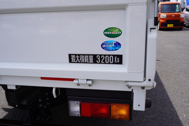 （未使用）　キャンター　「ワイド超ロング」　５段クレーン　積載３２００ｋｇ　古河ユニック製　ラジコン　フックイン　２．９３ｔ吊　角足　差し違いアウトリガー　坂道発進補助　セイコーラック　ＬＥＤヘッドライト＆ＬＥＤフォグランプ　左電格ミラー　スマートキー　衝突軽減ブレーキ　車線逸脱警報　５速ＭＴ！17