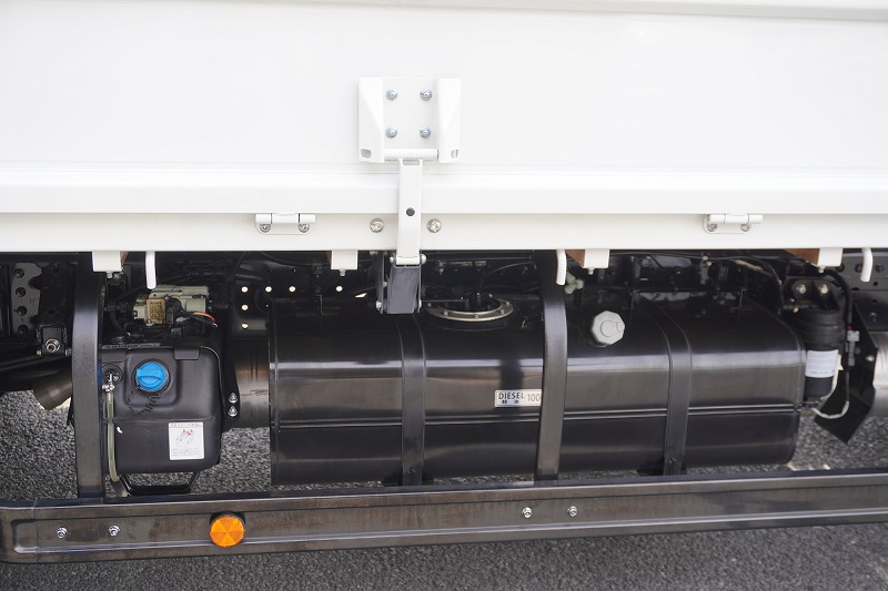（未使用）　キャンター　「ワイド超ロング」　５段クレーン　積載３２００ｋｇ　古河ユニック製　ラジコン　フックイン　２．９３ｔ吊　角足　差し違いアウトリガー　坂道発進補助　セイコーラック　ＬＥＤヘッドライト＆ＬＥＤフォグランプ　左電格ミラー　スマートキー　衝突軽減ブレーキ　車線逸脱警報　５速ＭＴ！19