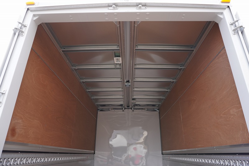 （未使用）　キャンター　「ワイドロング」　アルミウイング　積載３５００ｋｇ　ラッシング１段　落とし込みフック４対　ＬＥＤヘッドライト＆フォグランプ　坂道発進補助　左電格ミラー　スマートキー　衝突軽減ブレーキ　車線逸脱警報　パブコ製　５速ＭＴ！車検「Ｒ７年１０月まで！」21