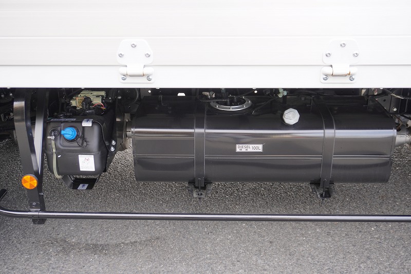 （未使用）　キャンター　「ワイドロング」　アルミウイング　積載３５００ｋｇ　ラッシング１段　落とし込みフック４対　ＬＥＤヘッドライト＆フォグランプ　坂道発進補助　左電格ミラー　スマートキー　衝突軽減ブレーキ　車線逸脱警報　パブコ製　５速ＭＴ！車検「Ｒ７年１０月まで！」25