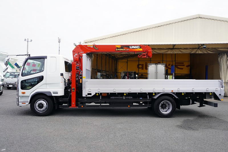 （未使用）　ファイター　増トン　「標準幅　ベッド付」　４段セルフクレーン　積載７３００ｋｇ　古河ユニック製　ハイジャッキ　アユミ板掛け　５．５ｍ長　アルミブロック　フックイン　ラジコン　２．９３ｔ吊　床フック５対　アウトリガー左右油圧張り出し　衝突軽減ブレーキ　車線逸脱警報　メッキパーツ多数！回送仕様！６速ＭＴ！　車検「Ｒ７年８月まで！」1