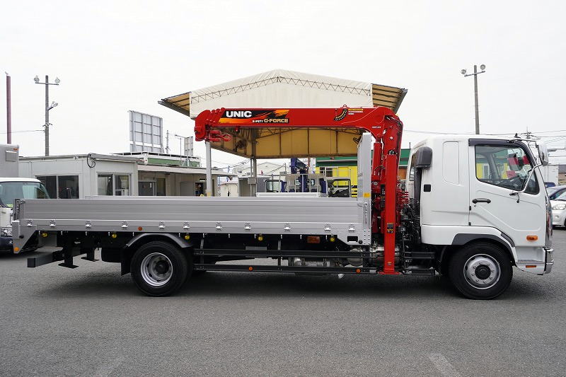 （未使用）　ファイター　増トン　「標準幅　ベッド付」　４段セルフクレーン　積載７３００ｋｇ　古河ユニック製　ハイジャッキ　アユミ板掛け　５．５ｍ長　アルミブロック　フックイン　ラジコン　２．９３ｔ吊　床フック５対　アウトリガー左右油圧張り出し　衝突軽減ブレーキ　車線逸脱警報　メッキパーツ多数！回送仕様！６速ＭＴ！　車検「Ｒ７年８月まで！」3