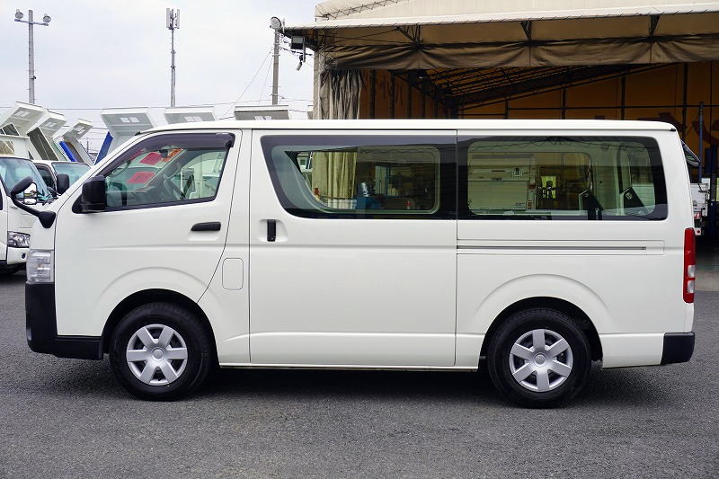 ハイエース　ロング　ＤＸ　４ドア　ガソリン車　３人乗り　トヨタ車体製パワーゲート　バックカメラ　社外ナビ　ＥＴＣ２．０　キーレス　電格ミラー　衝突軽減ブレーキ　車線逸脱警報　ＡＴ車！1