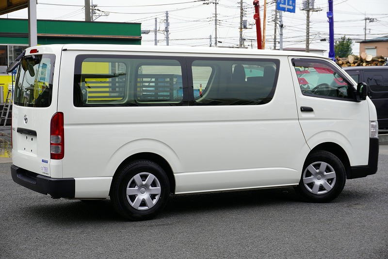 ハイエース　ロング　ＤＸ　４ドア　ガソリン車　３人乗り　トヨタ車体製パワーゲート　バックカメラ　社外ナビ　ＥＴＣ２．０　キーレス　電格ミラー　衝突軽減ブレーキ　車線逸脱警報　ＡＴ車！7