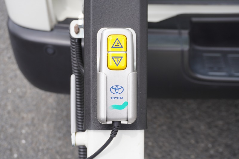 ハイエース　ロング　ＤＸ　４ドア　ガソリン車　３人乗り　トヨタ車体製パワーゲート　バックカメラ　社外ナビ　ＥＴＣ２．０　キーレス　電格ミラー　衝突軽減ブレーキ　車線逸脱警報　ＡＴ車！19