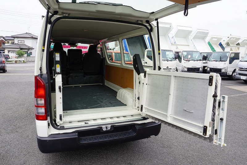 ハイエース　ロング　ＤＸ　４ドア　ガソリン車　３人乗り　トヨタ車体製パワーゲート　バックカメラ　社外ナビ　ＥＴＣ２．０　キーレス　電格ミラー　衝突軽減ブレーキ　車線逸脱警報　ＡＴ車！22