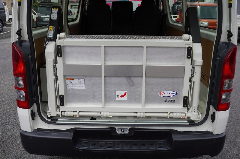 ハイエース　ロング　ＤＸ　４ドア　ガソリン車　３人乗り　トヨタ車体製パワーゲート　バックカメラ　社外ナビ　ＥＴＣ２．０　キーレス　電格ミラー　衝突軽減ブレーキ　車線逸脱警報　ＡＴ車！23