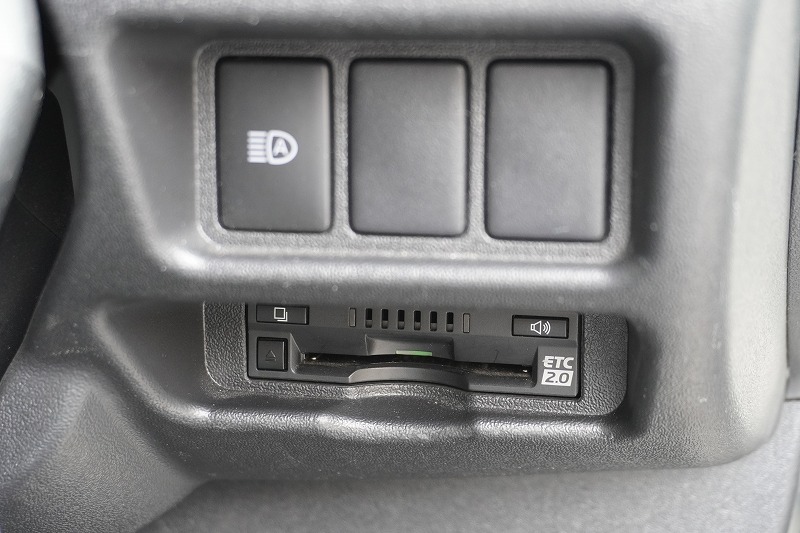 ハイエース　ロング　ＤＸ　４ドア　ガソリン車　３人乗り　トヨタ車体製パワーゲート　バックカメラ　社外ナビ　ＥＴＣ２．０　キーレス　電格ミラー　衝突軽減ブレーキ　車線逸脱警報　ＡＴ車！33