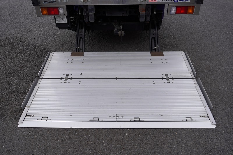 デュトロ　「ワイドロング」　冷蔵冷凍車　積載２７５０ｋｇ　格納パワーゲート　サイドドア　リア三枚扉　－３０度設定　スタンバイ装置　東プレ製　荷台シマ板張り　ラッシング２段　送風機　ラジコン　簡易間仕切り　左電格ミラー　ＬＥＤフォグランプ　バックカメラ　社外ナビ　ＥＴＣ２．０　衝突軽減ブレーキ　車線逸脱警報　ＡＴ車！26