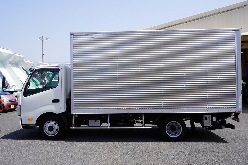 ダイナ　「ワイドロング」　アルミバン　積載３０００ｋｇ　跳ね上げ式　パワーゲート　ラッシング２段　ラジコン　バックカメラ　社外ナビ　ＥＴＣ２．０　左電格ミラー　坂道発進補助　スマートキー　電動パーキングブレーキ　クリアランスソナー　衝突軽減ブレーキ　車線逸脱警報　６速ＭＴ！高年式！低走行！！1