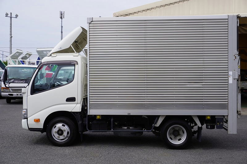 ダイナ　１０尺　アルミバン　積載２０００ｋｇ　跳ね上げ式　垂直パワーゲート　ラッシング２段　バックカメラ　ＥＴＣ　社外ナビ　導風板　ＬＥＤヘッドライト　クリアランスソナー　坂道発進補助　衝突軽減ブレーキ　車線逸脱警報　電動パーキングブレーキ　ワンオーナー！６速ＭＴ！1