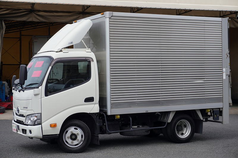 ダイナ　１０尺　アルミバン　積載２０００ｋｇ　跳ね上げ式　垂直パワーゲート　ラッシング２段　バックカメラ　ＥＴＣ　社外ナビ　導風板　ＬＥＤヘッドライト　クリアランスソナー　坂道発進補助　衝突軽減ブレーキ　車線逸脱警報　電動パーキングブレーキ　ワンオーナー！６速ＭＴ！7