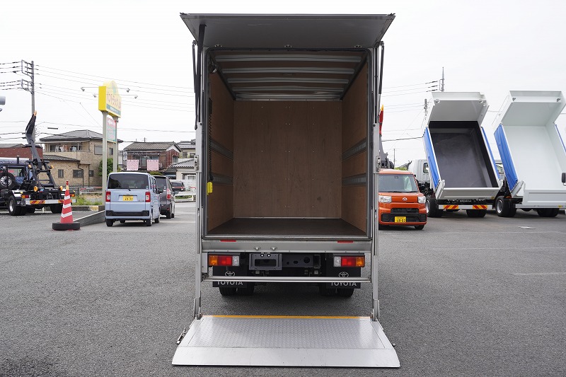 ダイナ　１０尺　アルミバン　積載２０００ｋｇ　跳ね上げ式　垂直パワーゲート　ラッシング２段　バックカメラ　ＥＴＣ　社外ナビ　導風板　ＬＥＤヘッドライト　クリアランスソナー　坂道発進補助　衝突軽減ブレーキ　車線逸脱警報　電動パーキングブレーキ　ワンオーナー！６速ＭＴ！15