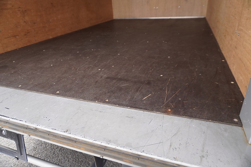 ダイナ　１０尺　アルミバン　積載２０００ｋｇ　跳ね上げ式　垂直パワーゲート　ラッシング２段　バックカメラ　ＥＴＣ　社外ナビ　導風板　ＬＥＤヘッドライト　クリアランスソナー　坂道発進補助　衝突軽減ブレーキ　車線逸脱警報　電動パーキングブレーキ　ワンオーナー！６速ＭＴ！18