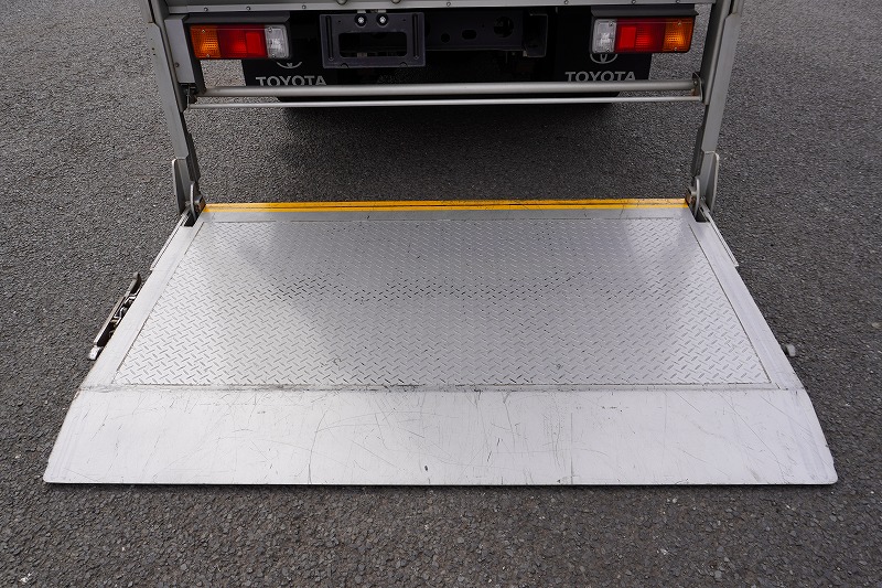 ダイナ　１０尺　アルミバン　積載２０００ｋｇ　跳ね上げ式　垂直パワーゲート　ラッシング２段　バックカメラ　ＥＴＣ　社外ナビ　導風板　ＬＥＤヘッドライト　クリアランスソナー　坂道発進補助　衝突軽減ブレーキ　車線逸脱警報　電動パーキングブレーキ　ワンオーナー！６速ＭＴ！20