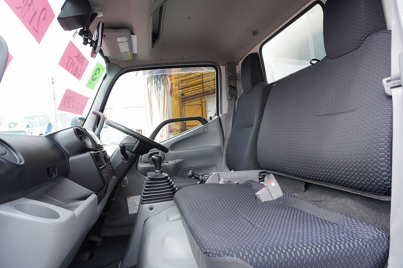 ダイナ　１０尺　アルミバン　積載２０００ｋｇ　跳ね上げ式　垂直パワーゲート　ラッシング２段　バックカメラ　ＥＴＣ　社外ナビ　導風板　ＬＥＤヘッドライト　クリアランスソナー　坂道発進補助　衝突軽減ブレーキ　車線逸脱警報　電動パーキングブレーキ　ワンオーナー！６速ＭＴ！36