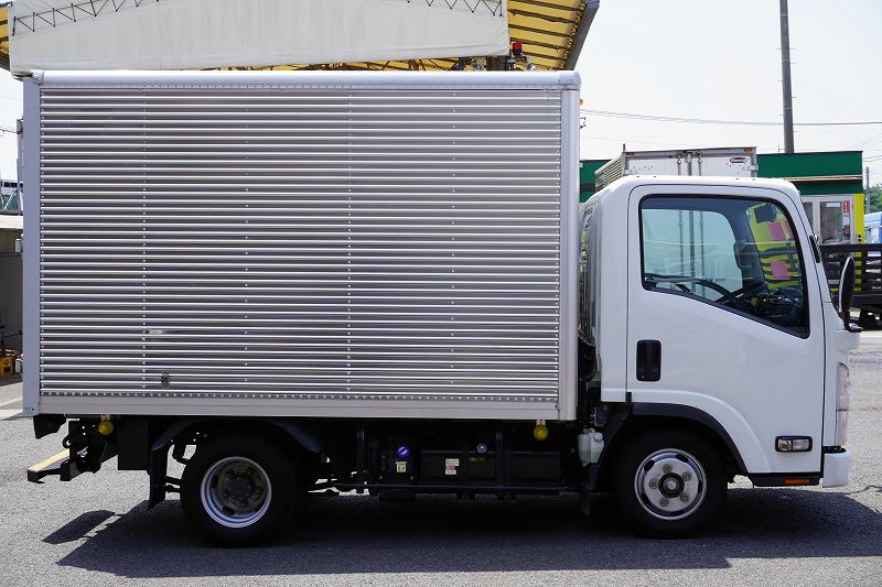 エルフ　１０尺　アルミバン　積載２０００ｋｇ　ラッシング２段　バックカメラ　社外ナビ　ＥＴＣ　全高２．８ｍ以下　９０度ストッパー　パブコ製　ＡＴ車！3