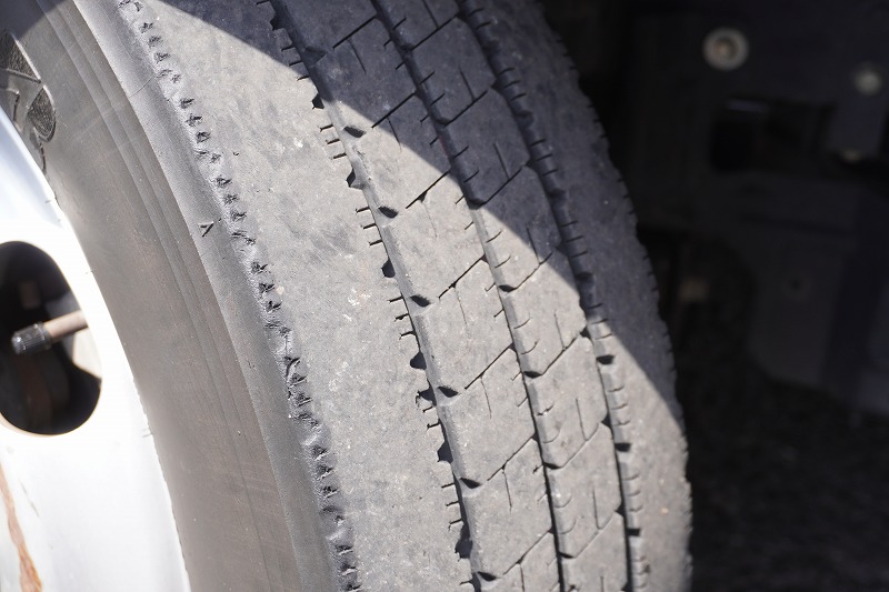 エルフ　１０尺　アルミバン　積載２０００ｋｇ　ラッシング２段　バックカメラ　社外ナビ　ＥＴＣ　全高２．８ｍ以下　９０度ストッパー　パブコ製　ＡＴ車！7