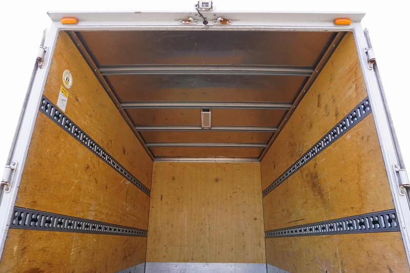 エルフ　１０尺　アルミバン　積載２０００ｋｇ　ラッシング２段　バックカメラ　社外ナビ　ＥＴＣ　全高２．８ｍ以下　９０度ストッパー　パブコ製　ＡＴ車！18