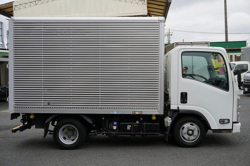 エルフ　１０尺　アルミバン　積載２０００ｋｇ　ラッシング２段　バックカメラ　社外ナビ　ＥＴＣ　全高２．８ｍ　９０度ストッパー　パブコ製　ＡＴ車！3