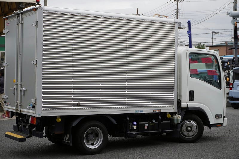 エルフ　１０尺　アルミバン　積載２０００ｋｇ　ラッシング２段　バックカメラ　社外ナビ　ＥＴＣ　全高２．８ｍ　９０度ストッパー　パブコ製　ＡＴ車！6