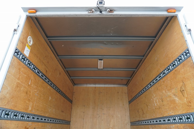 エルフ　１０尺　アルミバン　積載２０００ｋｇ　ラッシング２段　バックカメラ　社外ナビ　ＥＴＣ　全高２．８ｍ　９０度ストッパー　パブコ製　ＡＴ車！18