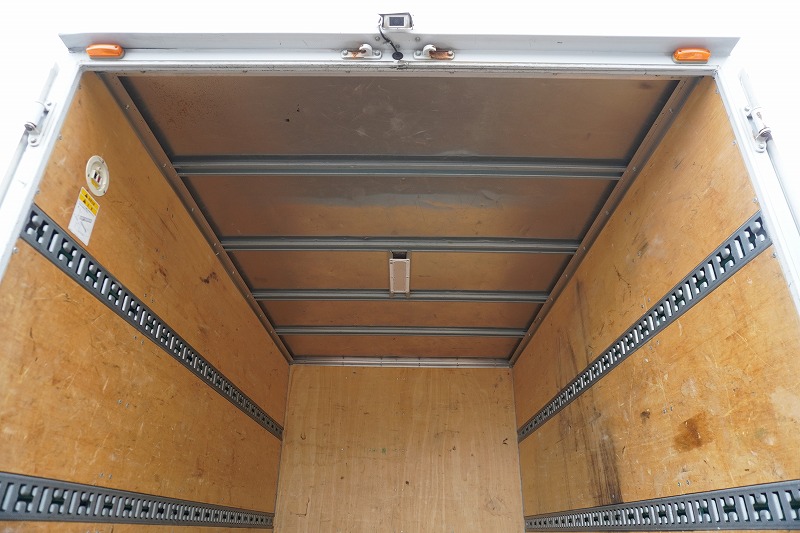 エルフ　１０尺　アルミバン　積載２０００ｋｇ　ラッシング２段　バックカメラ　社外ナビ　ＥＴＣ　全高２．８ｍ　９０度ストッパー　パブコ製　ＡＴ車！18