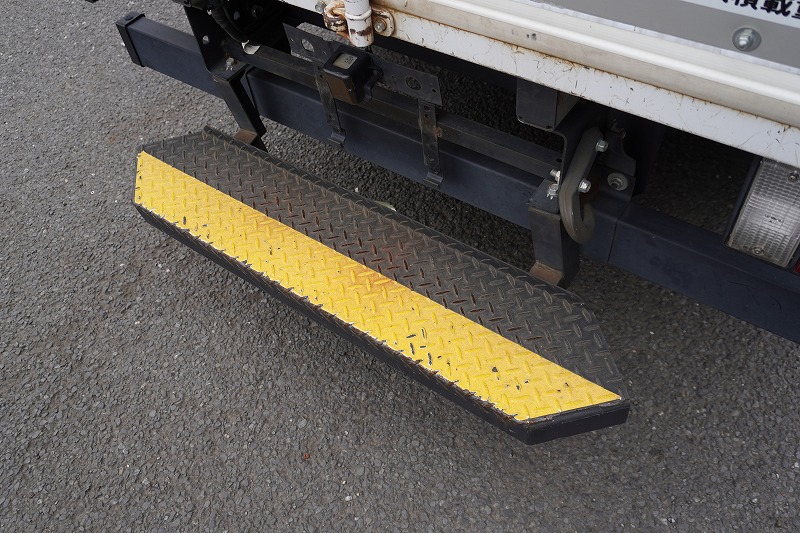 エルフ　１０尺　アルミバン　積載２０００ｋｇ　ラッシング２段　バックカメラ　社外ナビ　ＥＴＣ　全高２．８ｍ　９０度ストッパー　パブコ製　ＡＴ車！23