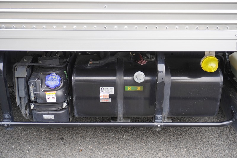 エルフ　１０尺　アルミバン　積載２０００ｋｇ　ラッシング２段　バックカメラ　社外ナビ　ＥＴＣ　全高２．８ｍ　９０度ストッパー　パブコ製　ＡＴ車！24