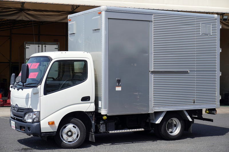 トヨエース　１０尺　アルミバン　積載２０００ｋｇ　サイドドア　ラッシング２段　９０度ストッパー　バックカメラ　ＥＴＣ　通気口　フォグランプ　内高２．１６ｍ　北村製　ＡＴ車！フロント画像