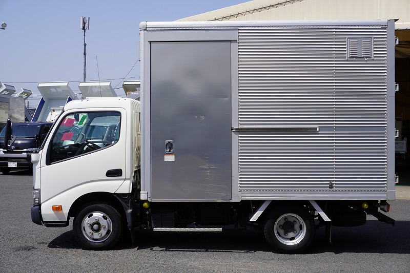 トヨエース　１０尺　アルミバン　積載２０００ｋｇ　サイドドア　ラッシング２段　９０度ストッパー　バックカメラ　ＥＴＣ　通気口　フォグランプ　内高２．１６ｍ　北村製　ＡＴ車！1
