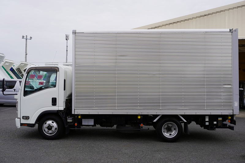 エルフ　「ワイドロング」　アルミバン　積載２０００ｋｇ　跳ね上げ式　パワーゲート　ラッシング３段　荷台鉄板張り　バックカメラ　ＥＴＣ２．０　坂道発進補助　左電格ミラー　日本フルハーフ製　６速ＭＴ！1