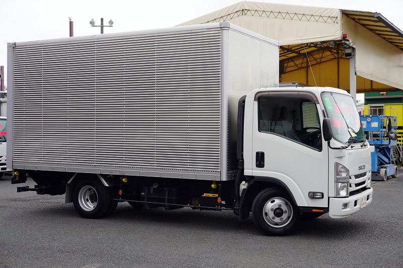 エルフ　「ワイドロング」　アルミバン　積載２０００ｋｇ　跳ね上げ式　パワーゲート　ラッシング３段　荷台鉄板張り　バックカメラ　ＥＴＣ２．０　坂道発進補助　左電格ミラー　日本フルハーフ製　６速ＭＴ！4