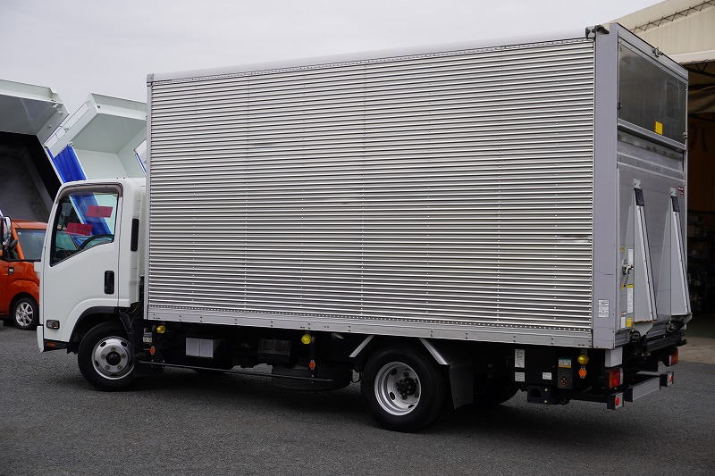 エルフ　「ワイドロング」　アルミバン　積載２０００ｋｇ　跳ね上げ式　パワーゲート　ラッシング３段　荷台鉄板張り　バックカメラ　ＥＴＣ２．０　坂道発進補助　左電格ミラー　日本フルハーフ製　６速ＭＴ！5