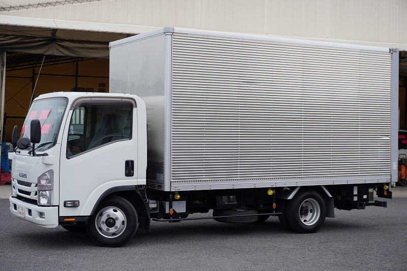 エルフ　「ワイドロング」　アルミバン　積載２０００ｋｇ　跳ね上げ式　パワーゲート　ラッシング３段　荷台鉄板張り　バックカメラ　ＥＴＣ２．０　坂道発進補助　左電格ミラー　日本フルハーフ製　６速ＭＴ！6
