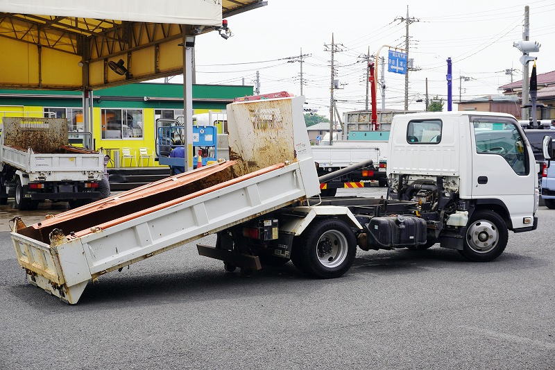 エルフ　「標準幅」　強化　ローダーダンプ　新明和製　三方開　積載３０００ｋｇ　手動コボレーン　ダンプピン　ＥＴＣ　左電格ミラー　坂道発進補助　キーレス　６速ＭＴ！フロント画像