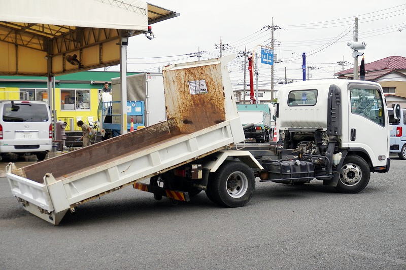 エルフ　「ワイド」　強化　ローダーダンプ　新明和製　三方開　積載３８００ｋｇ　ＥＴＣ　坂道発進補助　ダンプピン　６速ＭＴ！フロント画像