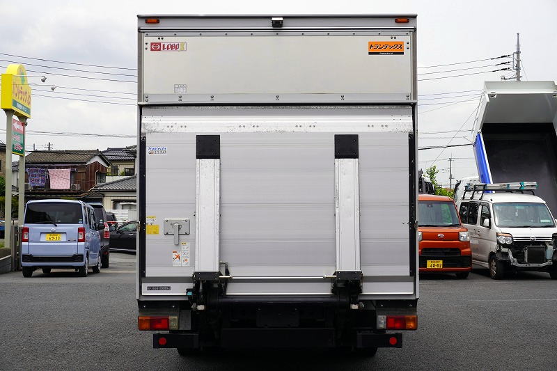 デュトロ　「ワイドロング」　アルミバン　積載３０００ｋｇ　跳ね上げ式　パワーゲート　ラッシング１段　バックカメラ　ＥＴＣ２．０　左電格ミラー　坂道発進補助　ＬＥＤヘッドライト＆フォグランプ　クリアランスソナー　衝突軽減ブレーキ　車線逸脱警報　トランテックス製　６速ＭＴ！2