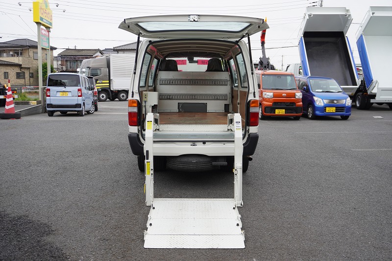 日野　デュトロ　ルートバン　５ドア　ディーゼル車　ジャストロー　積載２０００ｋｇ　３人乗り　リア跳ね上げドア　和光工業製パワーゲート　荷台板張り　荷室加工有り　社外ナビ　バックカメラ　ＡＴ車！14