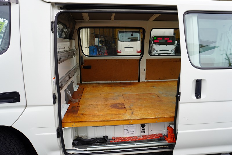 日野　デュトロ　ルートバン　５ドア　ディーゼル車　ジャストロー　積載２０００ｋｇ　３人乗り　リア跳ね上げドア　和光工業製パワーゲート　荷台板張り　荷室加工有り　社外ナビ　バックカメラ　ＡＴ車！26