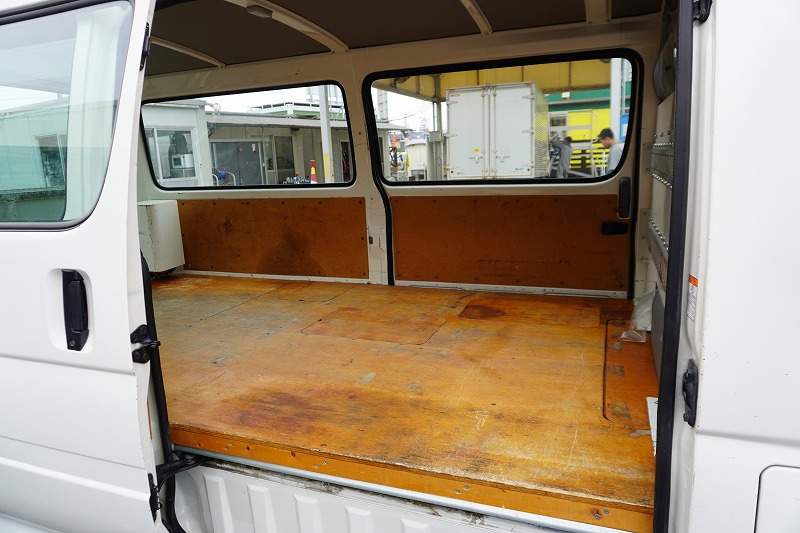 日野　デュトロ　ルートバン　５ドア　ディーゼル車　ジャストロー　積載２０００ｋｇ　３人乗り　リア跳ね上げドア　和光工業製パワーゲート　荷台板張り　荷室加工有り　社外ナビ　バックカメラ　ＡＴ車！28