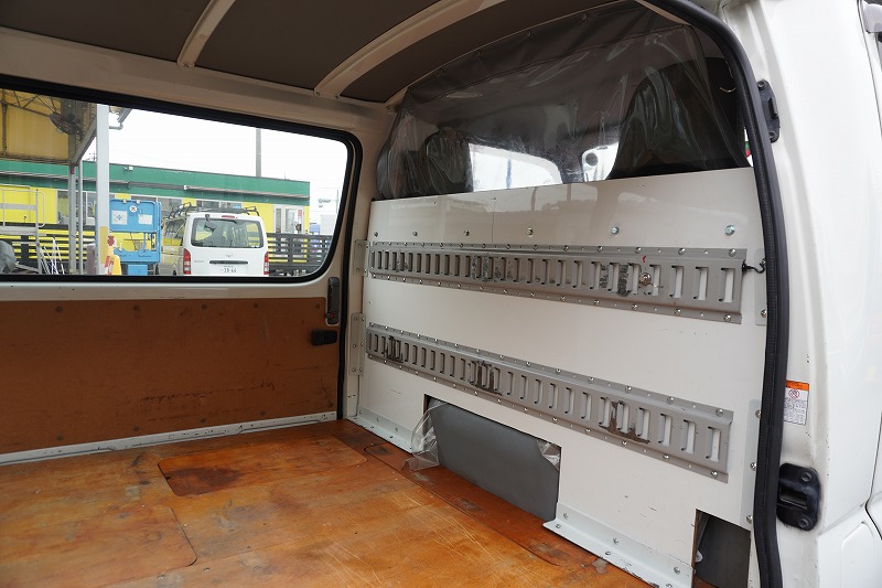 日野　デュトロ　ルートバン　５ドア　ディーゼル車　ジャストロー　積載２０００ｋｇ　３人乗り　リア跳ね上げドア　和光工業製パワーゲート　荷台板張り　荷室加工有り　社外ナビ　バックカメラ　ＡＴ車！29