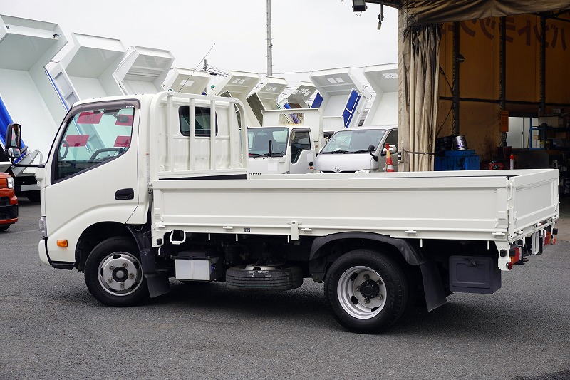 デュトロ　「標準幅　ショート」　平ボディー　積載２０００ｋｇ　三方開　全低床　セイコーラック　ＬＥＤヘッドライト　電動パーキングブレーキ　クリアランスソナー　社外ナビ　ＥＴＣ　ＡＴ車!5