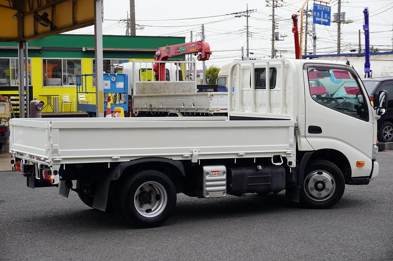 デュトロ　「標準幅　ショート」　平ボディー　積載２０００ｋｇ　三方開　全低床　セイコーラック　ＬＥＤヘッドライト　電動パーキングブレーキ　クリアランスソナー　社外ナビ　ＥＴＣ　ＡＴ車!6