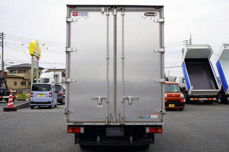 トヨエース　１０尺　アルミバン　積載２０００ｋｇ　サイドドア　ラッシング２段　９０度ストッパー　バックカメラ　ＥＴＣ　通気口　フォグランプ　電動パーキングブレーキ　クリアランスソナー　衝突軽減ブレーキ　車線逸脱警報　北村製　ワンオーナー！ＡＴ車！2