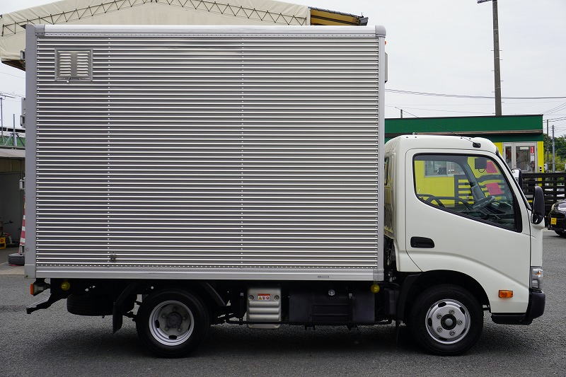 トヨエース　１０尺　アルミバン　積載２０００ｋｇ　サイドドア　ラッシング２段　９０度ストッパー　バックカメラ　ＥＴＣ　通気口　フォグランプ　電動パーキングブレーキ　クリアランスソナー　衝突軽減ブレーキ　車線逸脱警報　北村製　ワンオーナー！ＡＴ車！3